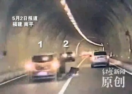 福建一隧道4辆车发生事故